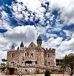 Castillo Douglas